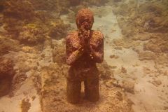 Grenada-Dive-Park-Praying-Child