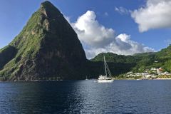 Pitons-Bay-Anchorage-Saint-Lucia